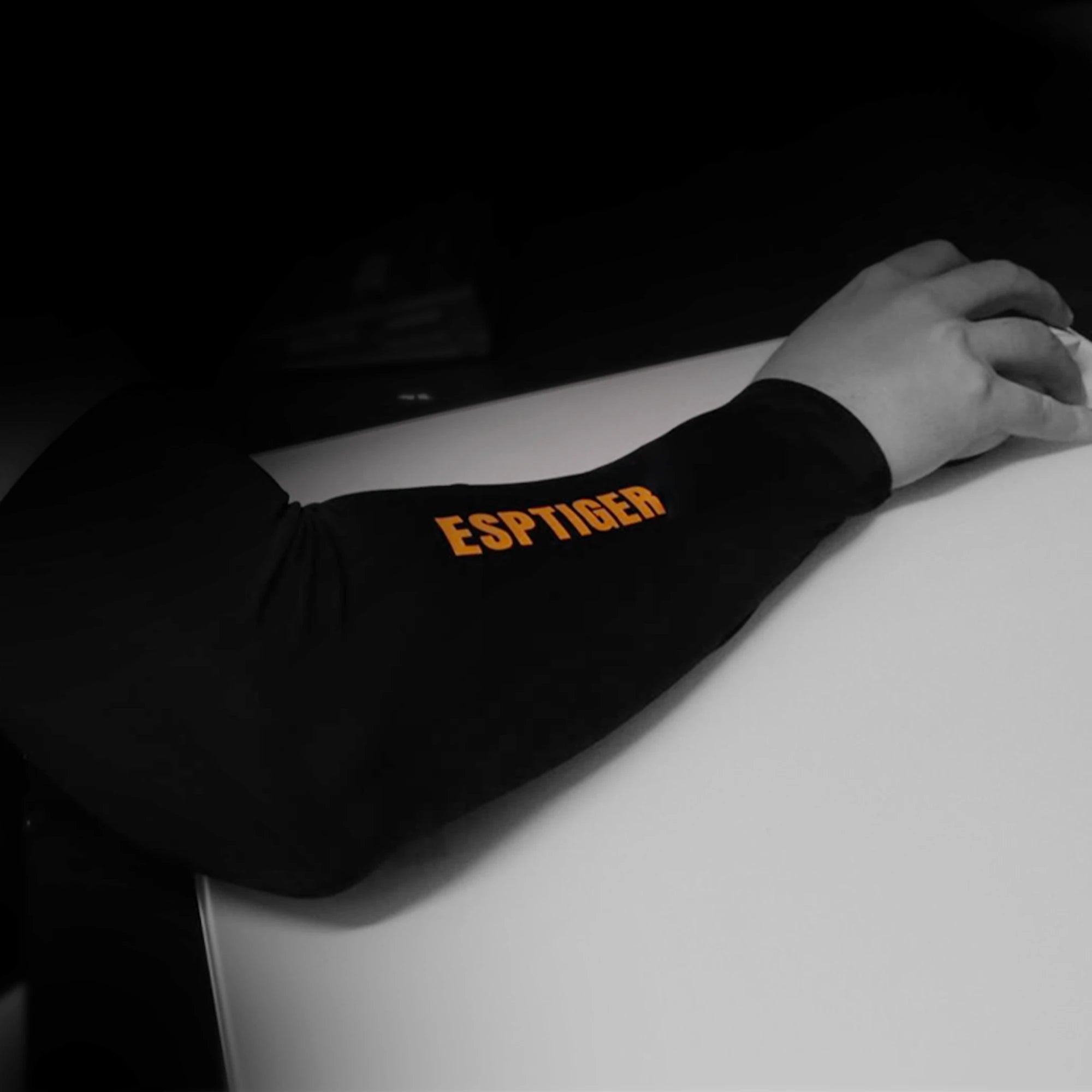 EspTiger Compact Seamless Arm Sleeve for Esports